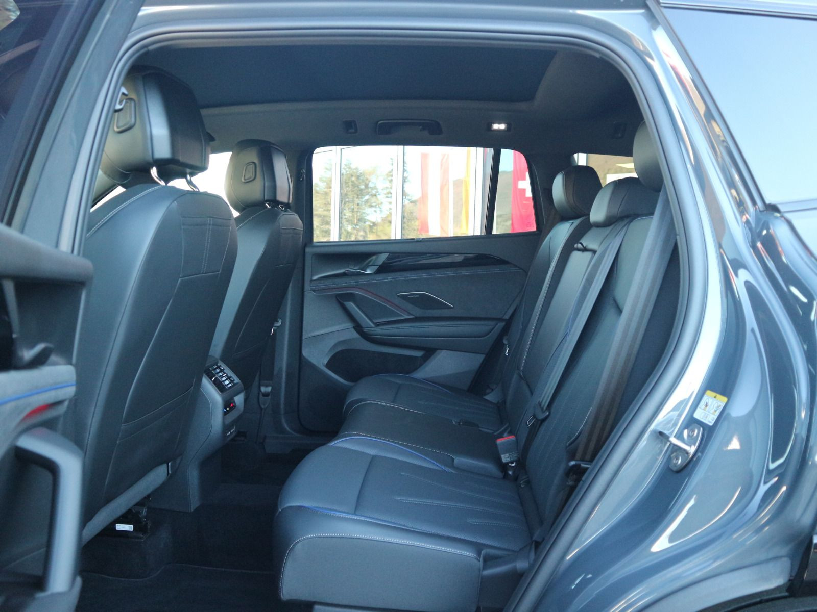 Fahrzeugabbildung Volkswagen Tayron R-Line 1.5 TSI eHybrid DSG PANO HK 360° ACC