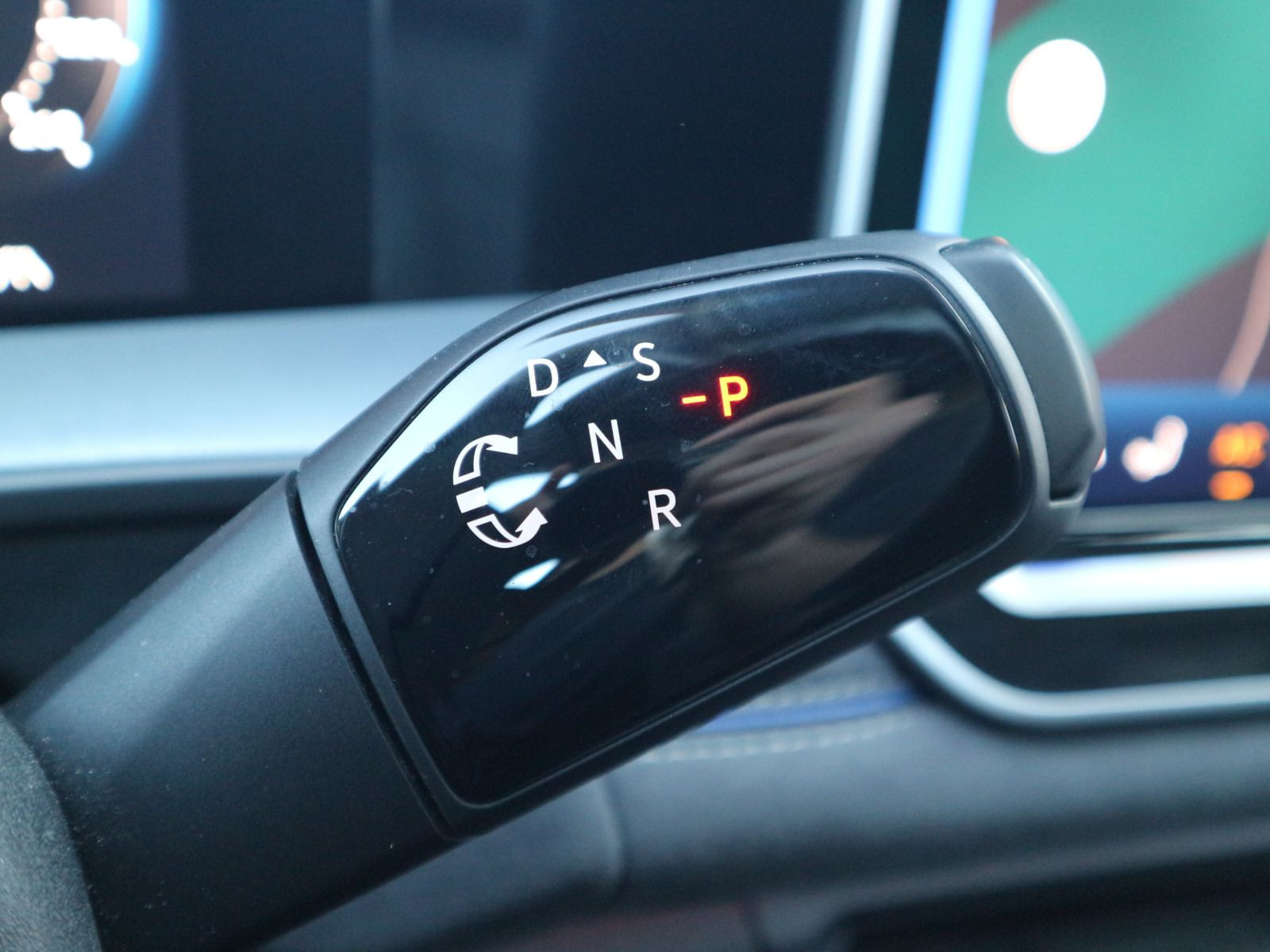 Fahrzeugabbildung Volkswagen Tayron R-Line 1.5 TSI eHybrid DSG PANO HK 360° ACC