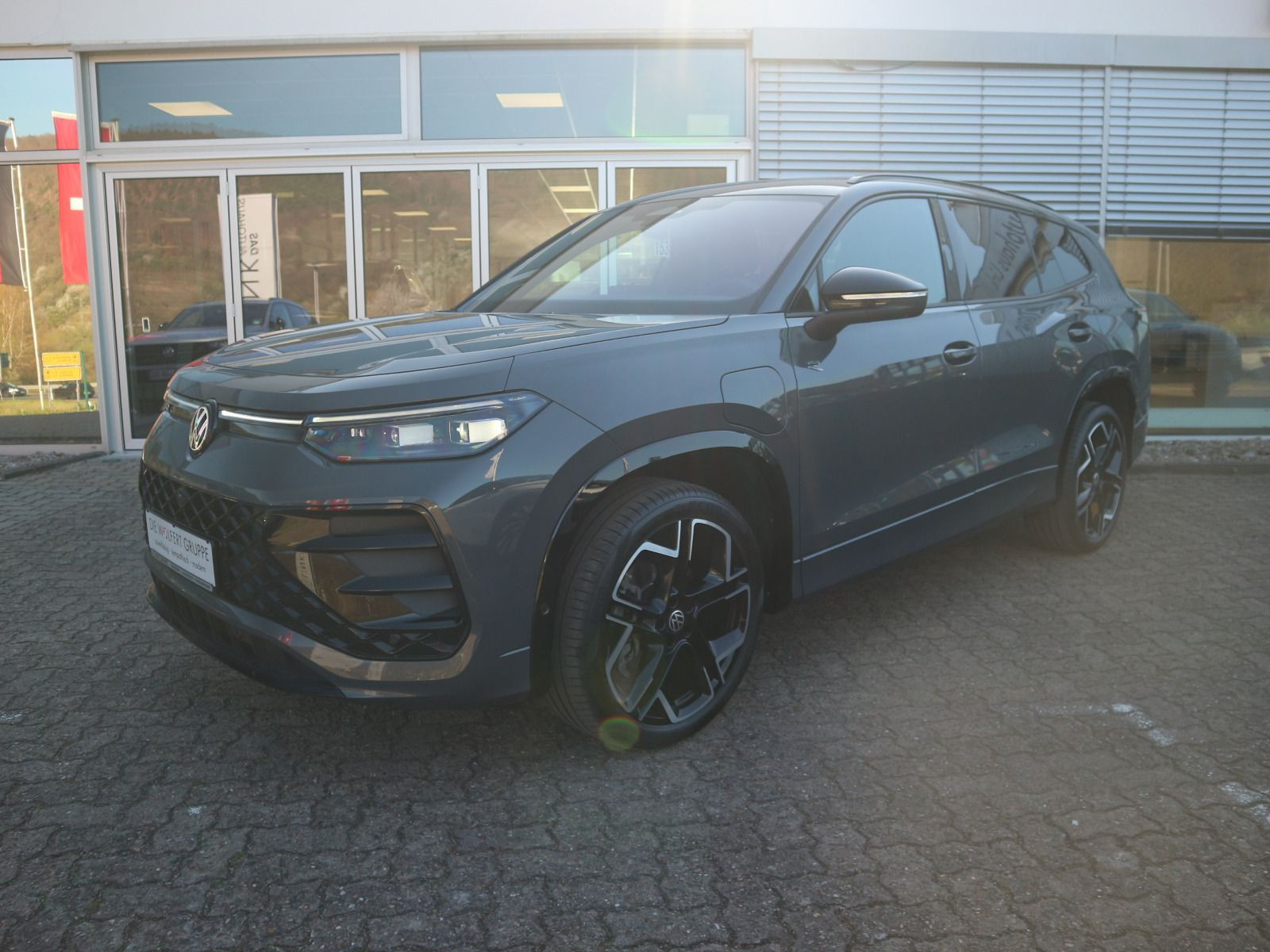 Fahrzeugabbildung Volkswagen Tayron R-Line 1.5 TSI eHybrid DSG PANO HK 360° ACC