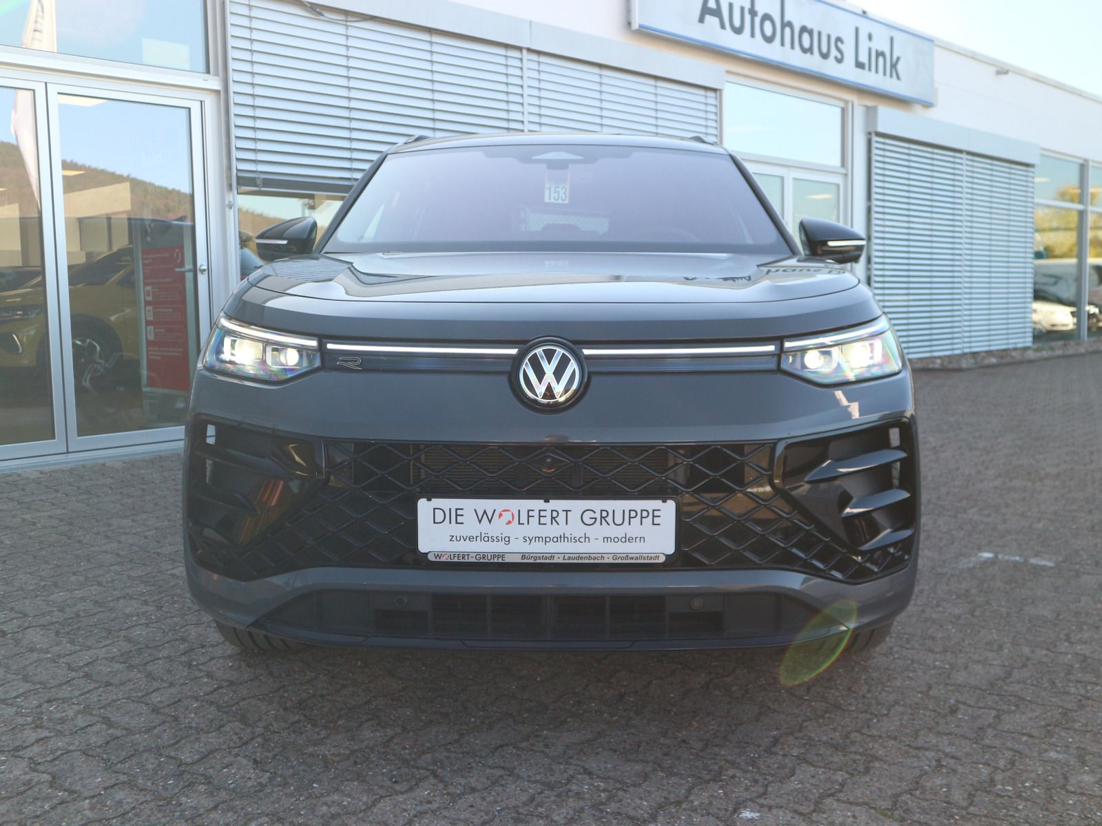 Fahrzeugabbildung Volkswagen Tayron R-Line 1.5 TSI eHybrid DSG PANO HK 360° ACC