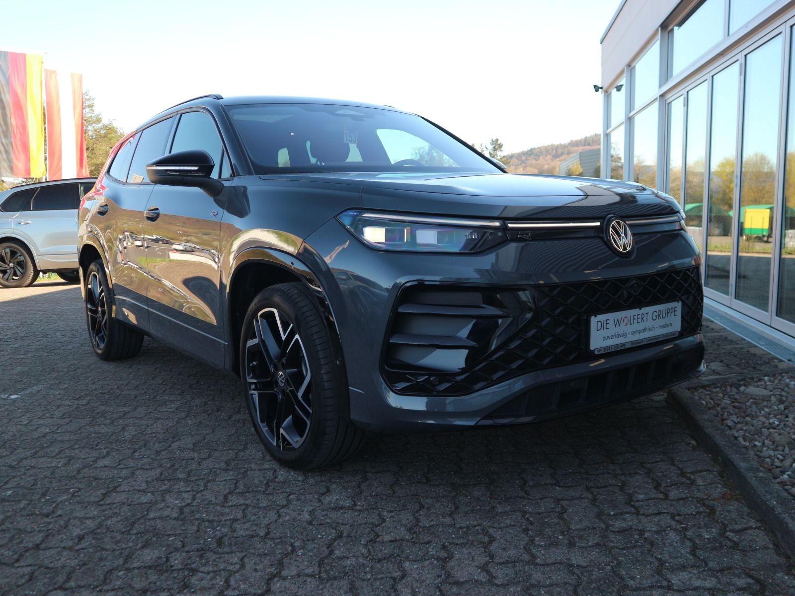 Fahrzeugabbildung Volkswagen Tayron R-Line 1.5 TSI eHybrid DSG PANO HK 360° ACC