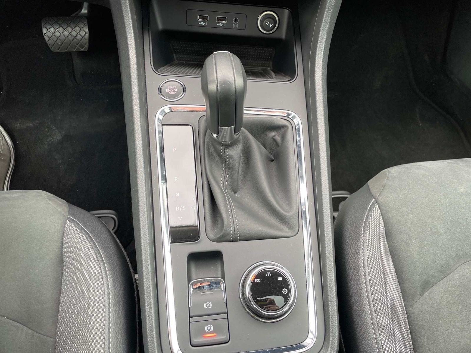 Fahrzeugabbildung SEAT Ateca 1.6 TDI DSG Style PANO LED BEATS 360° NAVI