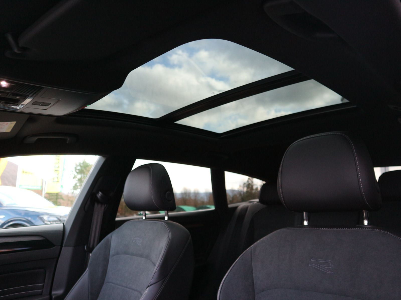 Fahrzeugabbildung Volkswagen Arteon Shooting Brake R-Line 2,0 l TDI SCR 4MOTION (200 PS) DSG*AHK*Harman Kardon*Standheizung*