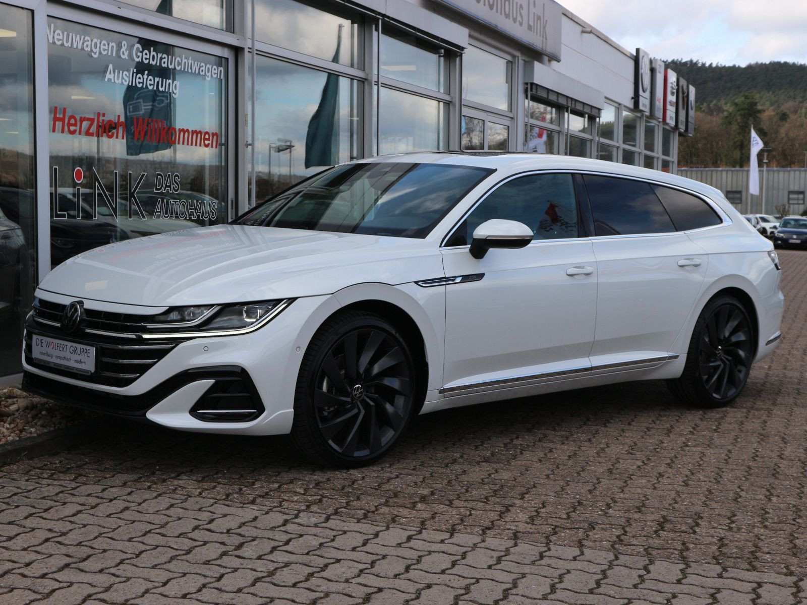 Fahrzeugabbildung Volkswagen Arteon Shooting Brake R-Line 2,0 l TDI SCR 4MOTION (200 PS) DSG*AHK*Harman Kardon*Standheizung*