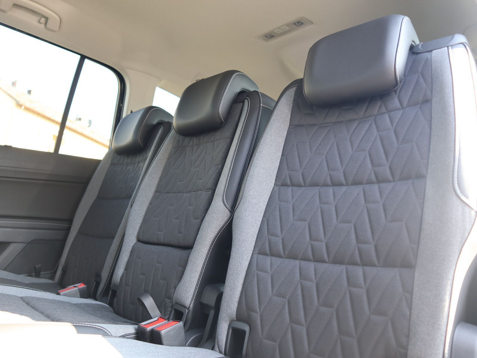 Fahrzeugabbildung Volkswagen Touran ENERGY 1,5 TSI OPF (150 PS) DSG*R-LINE*NAVI*7-SITZER*