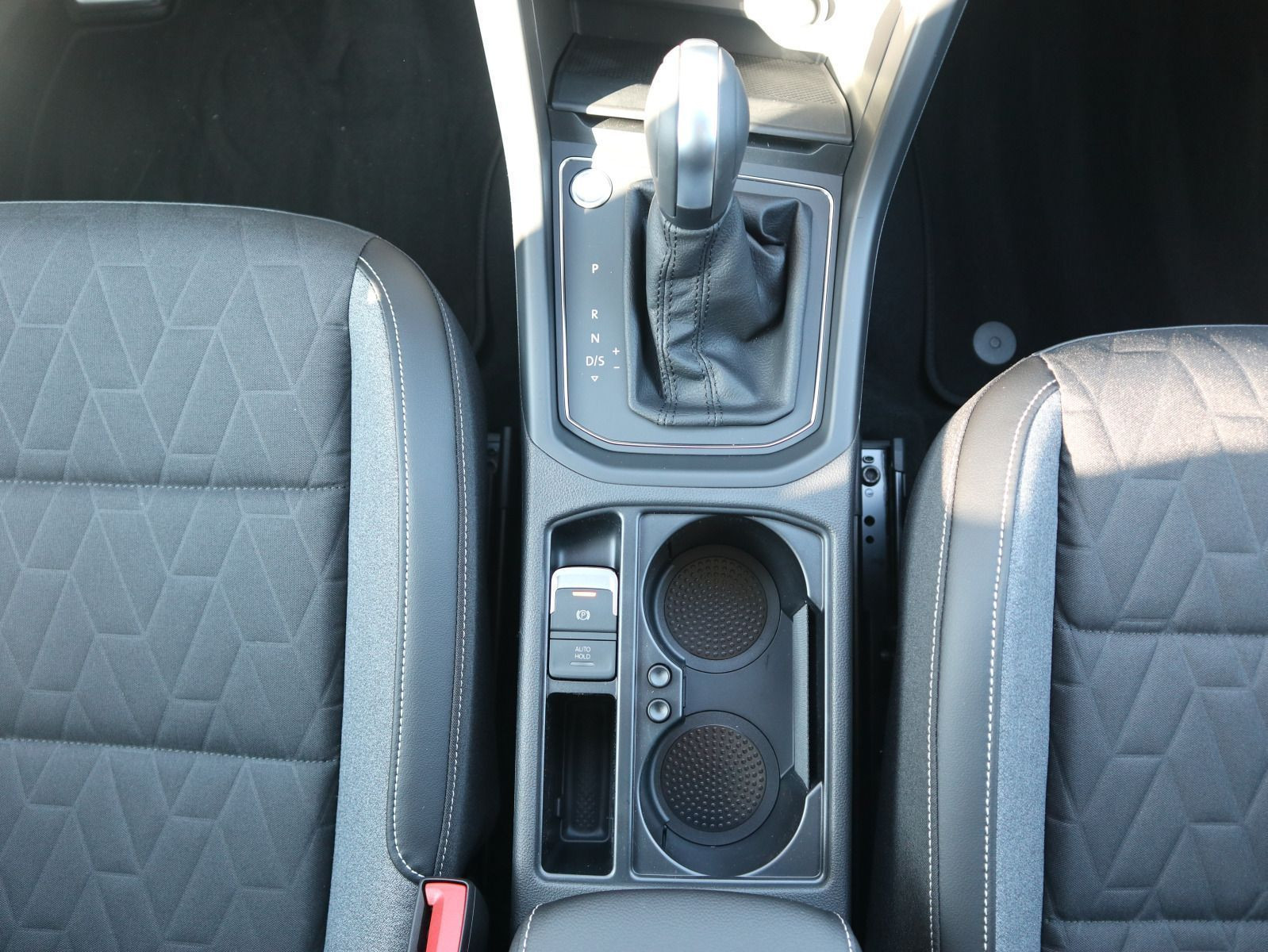Fahrzeugabbildung Volkswagen Touran ENERGY 1,5 TSI OPF (150 PS) DSG*R-LINE*NAVI*7-SITZER*