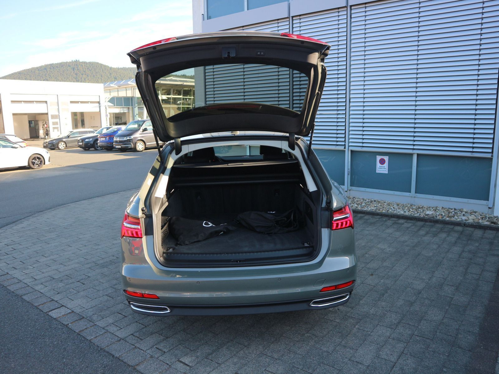 Fahrzeugabbildung Audi A6 Avant 50 TFSI e quattro basis CARPALY*RFK