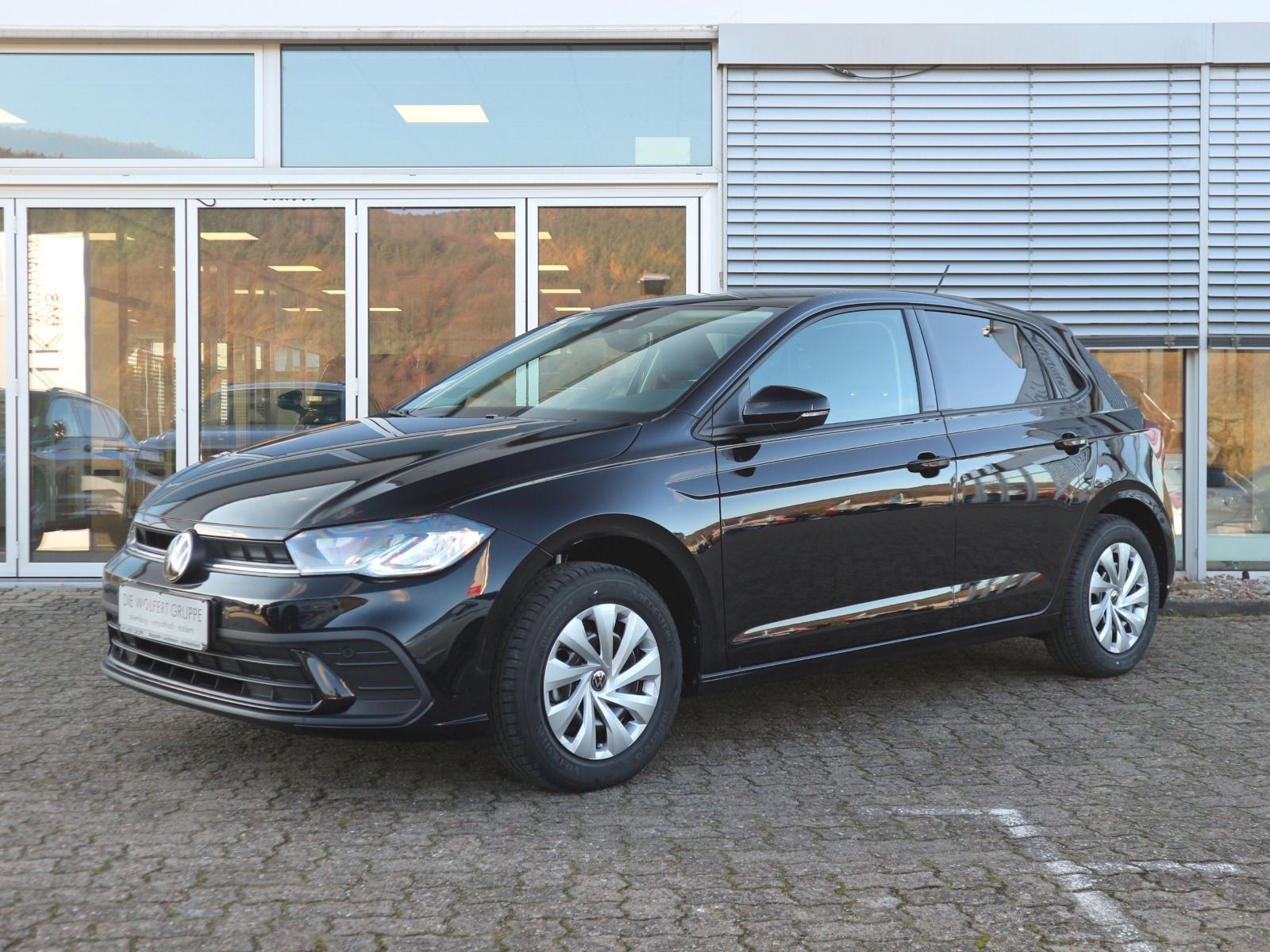 Fahrzeugabbildung Volkswagen Polo Life 1,0 (80 PS) 5-Gang *GANZJAHRESREIFEN*NAVI*