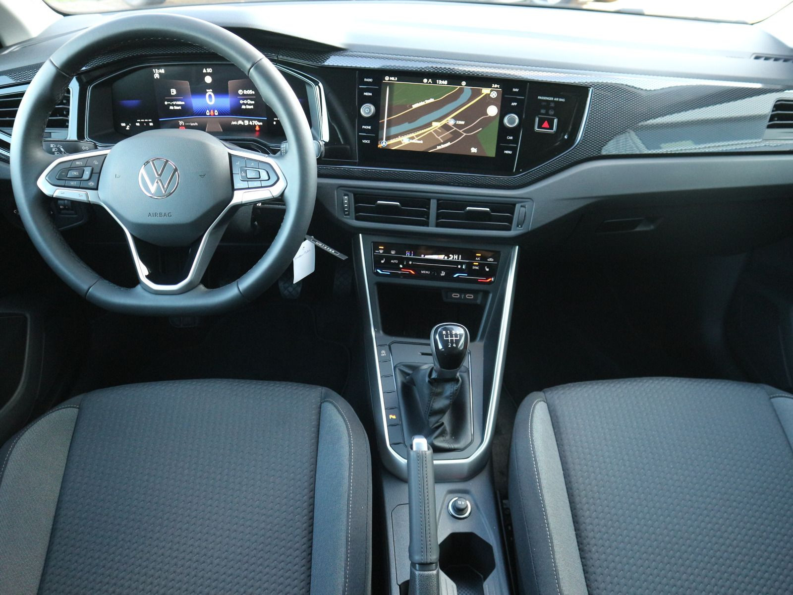 Fahrzeugabbildung Volkswagen Polo Life 1,0 (80 PS) 5-Gang *GANZJAHRESREIFEN*NAVI*