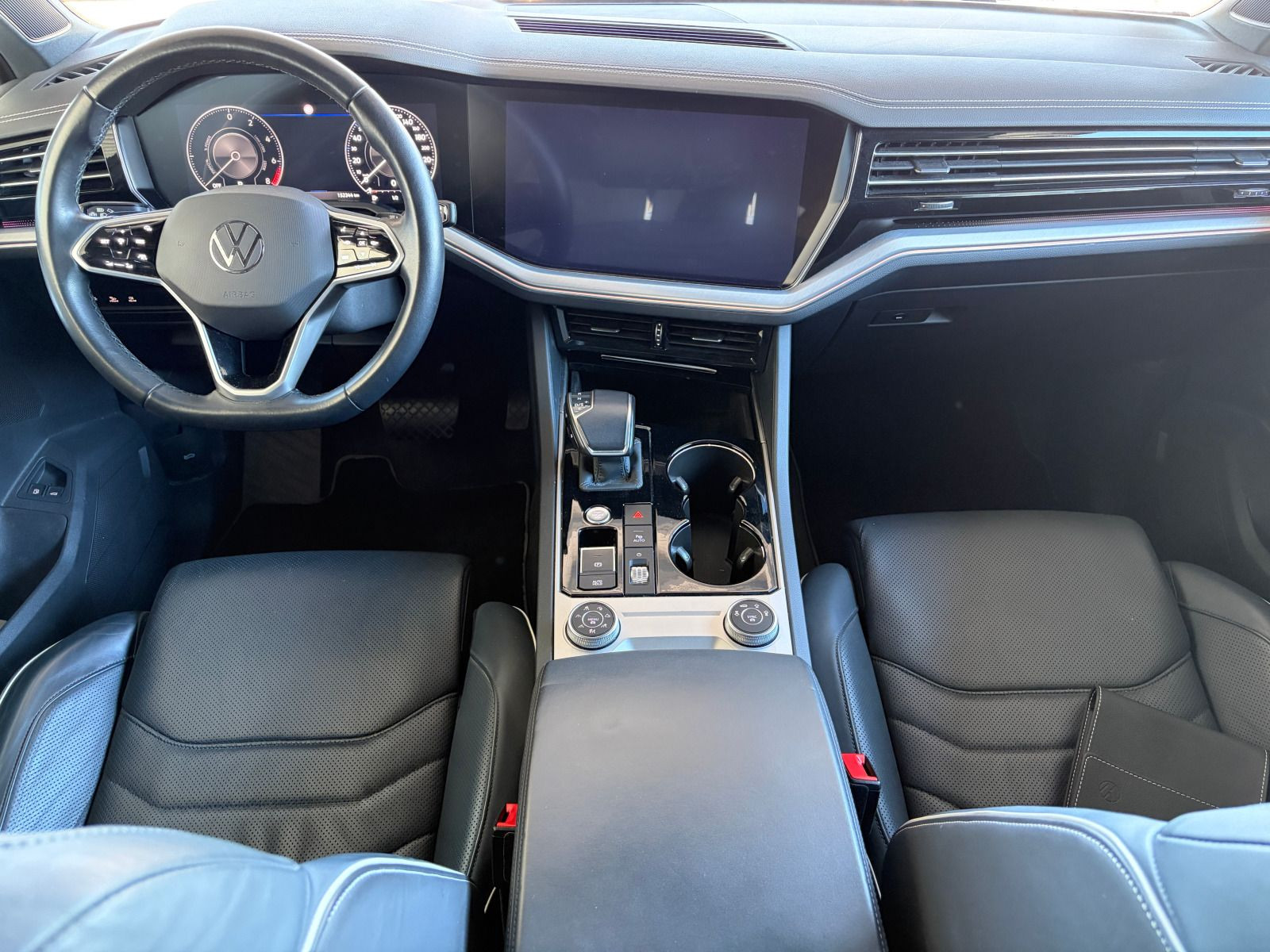 Fahrzeugabbildung Volkswagen Touareg Elegance 3.0 V6 TSI eHybrid AHK PANO 360°