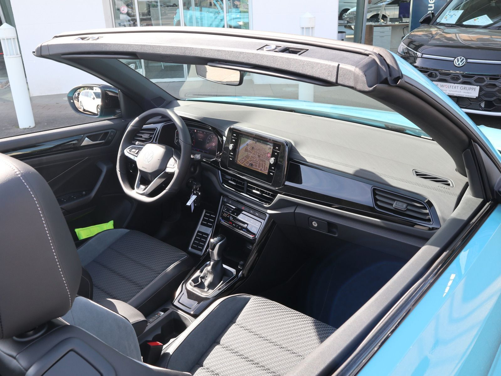 Fahrzeugabbildung Volkswagen T-Roc Cabriolet R-Line 1.5 TSI OPF (150 PS) DSG *AHK*NAVI*BLACKSTYLE*