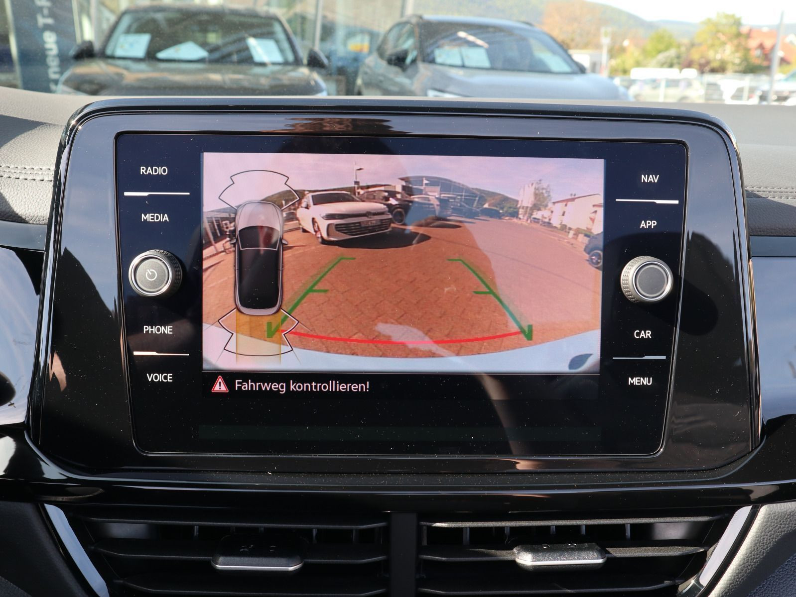 Fahrzeugabbildung Volkswagen T-Roc Cabriolet R-Line 1.5 TSI OPF (150 PS) DSG *AHK*NAVI*BLACKSTYLE*