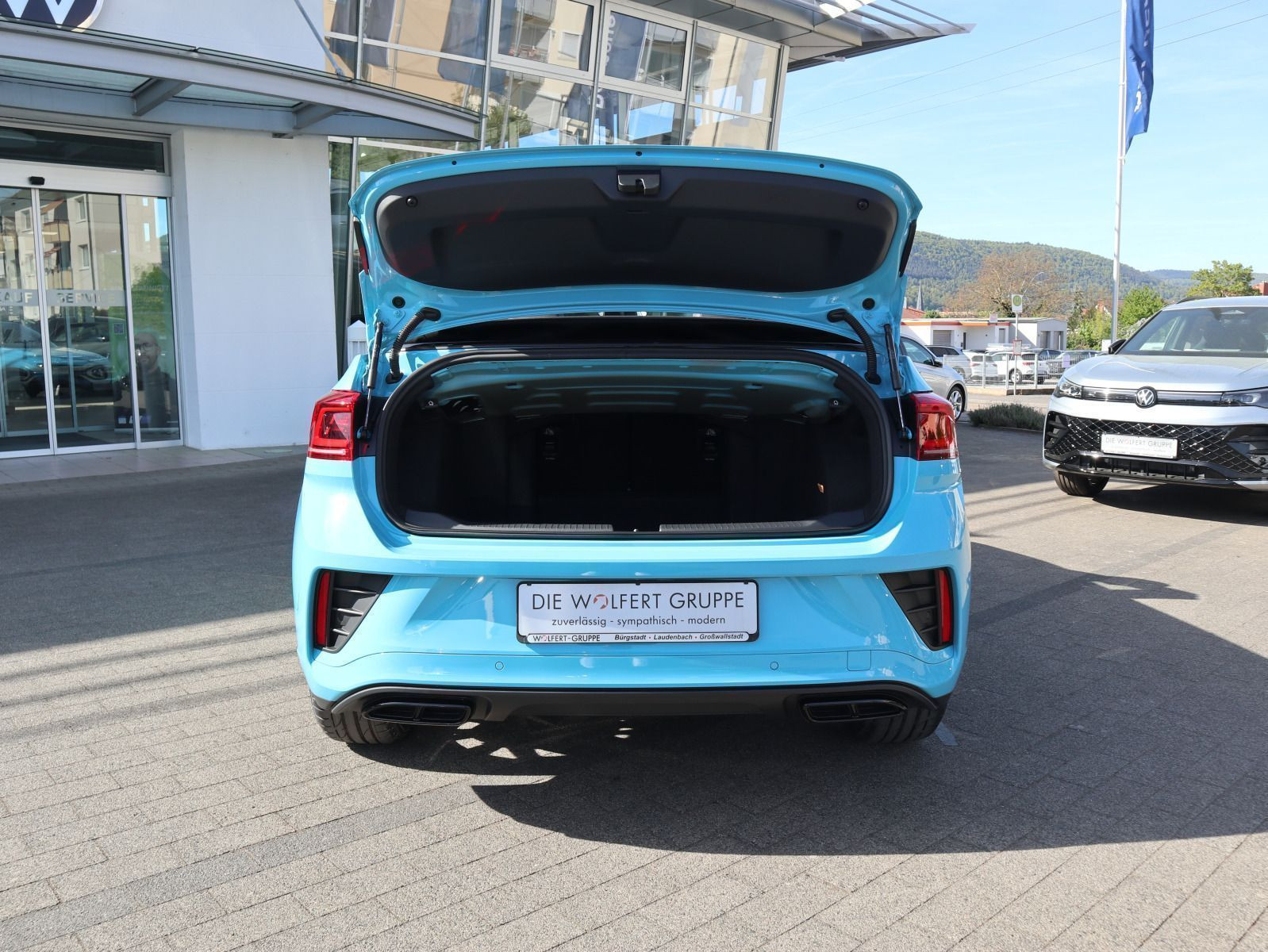 Fahrzeugabbildung Volkswagen T-Roc Cabriolet R-Line 1.5 TSI OPF (150 PS) DSG *AHK*NAVI*BLACKSTYLE*