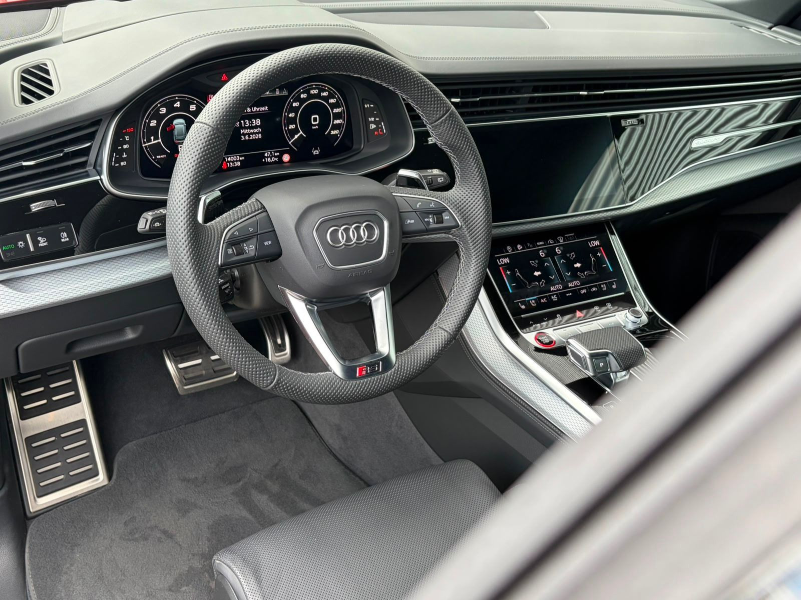 Fahrzeugabbildung Audi RS Q8 +WINTERRÄDER+RS SPORTABGAS+AHK+NACHTSICHTA