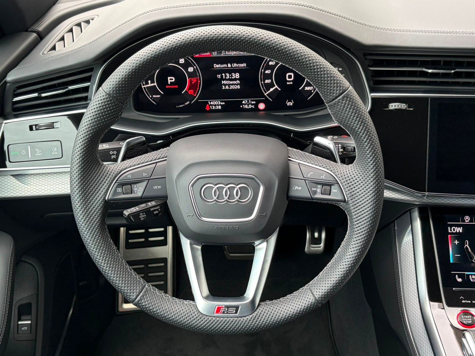 Fahrzeugabbildung Audi RS Q8 +WINTERRÄDER+RS SPORTABGAS+AHK+NACHTSICHTA