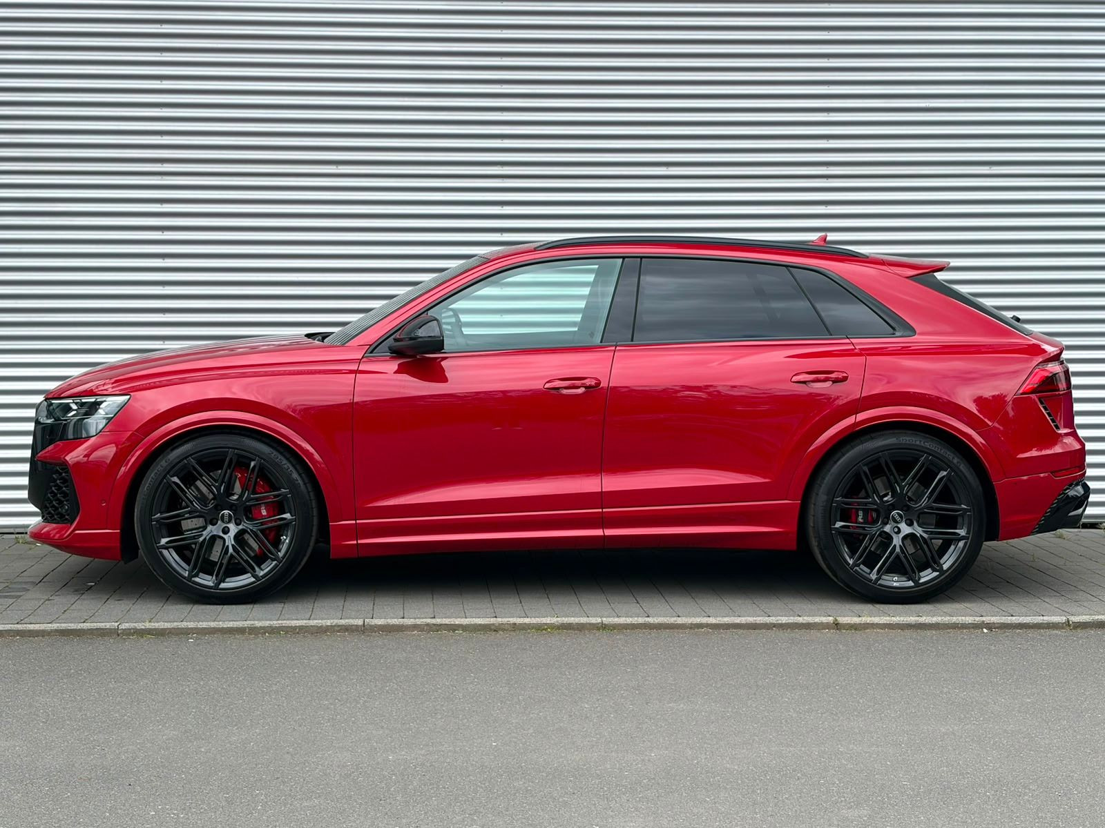 Fahrzeugabbildung Audi RS Q8 +WINTERRÄDER+RS SPORTABGAS+AHK+NACHTSICHTA