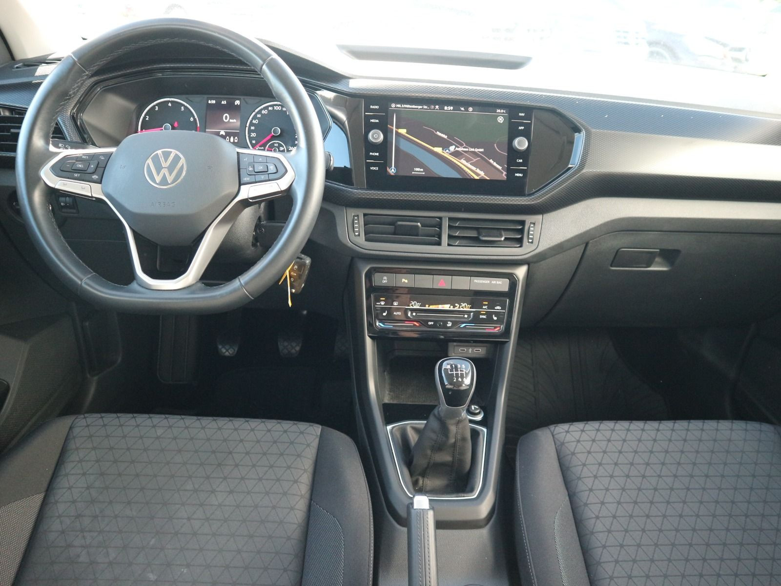 Fahrzeugabbildung Volkswagen T-Cross Life 1.0 TSI CARPLAY PDC DAB+ LIGHTASSIST