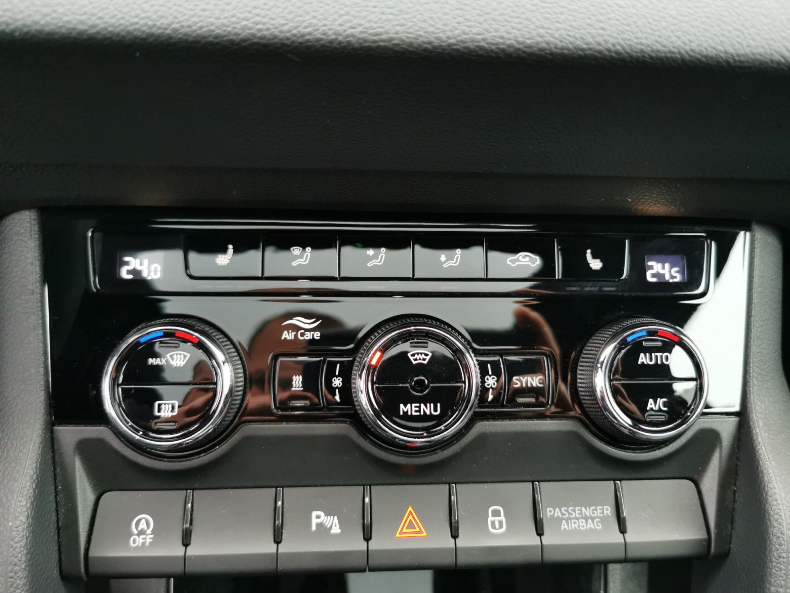 Fahrzeugabbildung SKODA Karoq Sportline 4x4 2,0 TDI DSG +AHK+PANO+STANDH