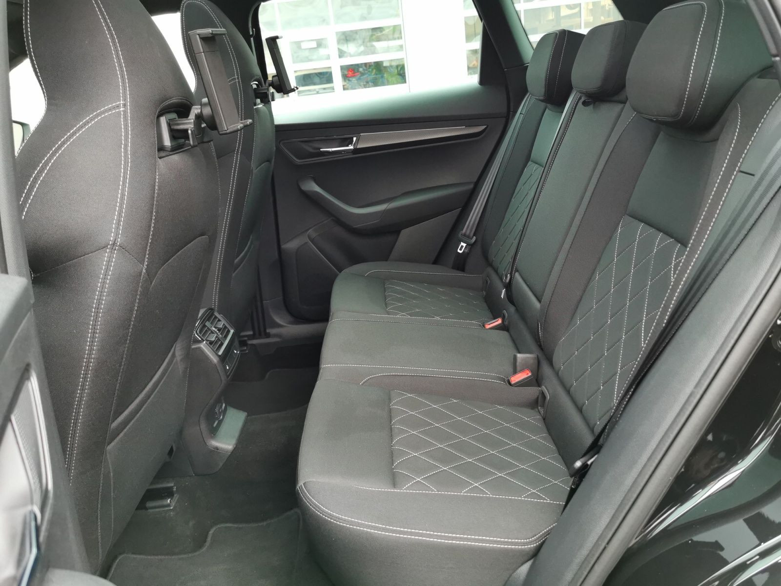 Fahrzeugabbildung SKODA Karoq Sportline 4x4 2,0 TDI DSG +AHK+PANO+STANDH