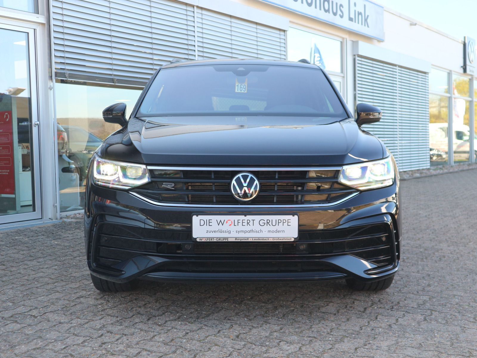 Fahrzeugabbildung Volkswagen Tiguan 2.0 TDI DSG 4M R-Line AHK STHZG RFK MATRIX