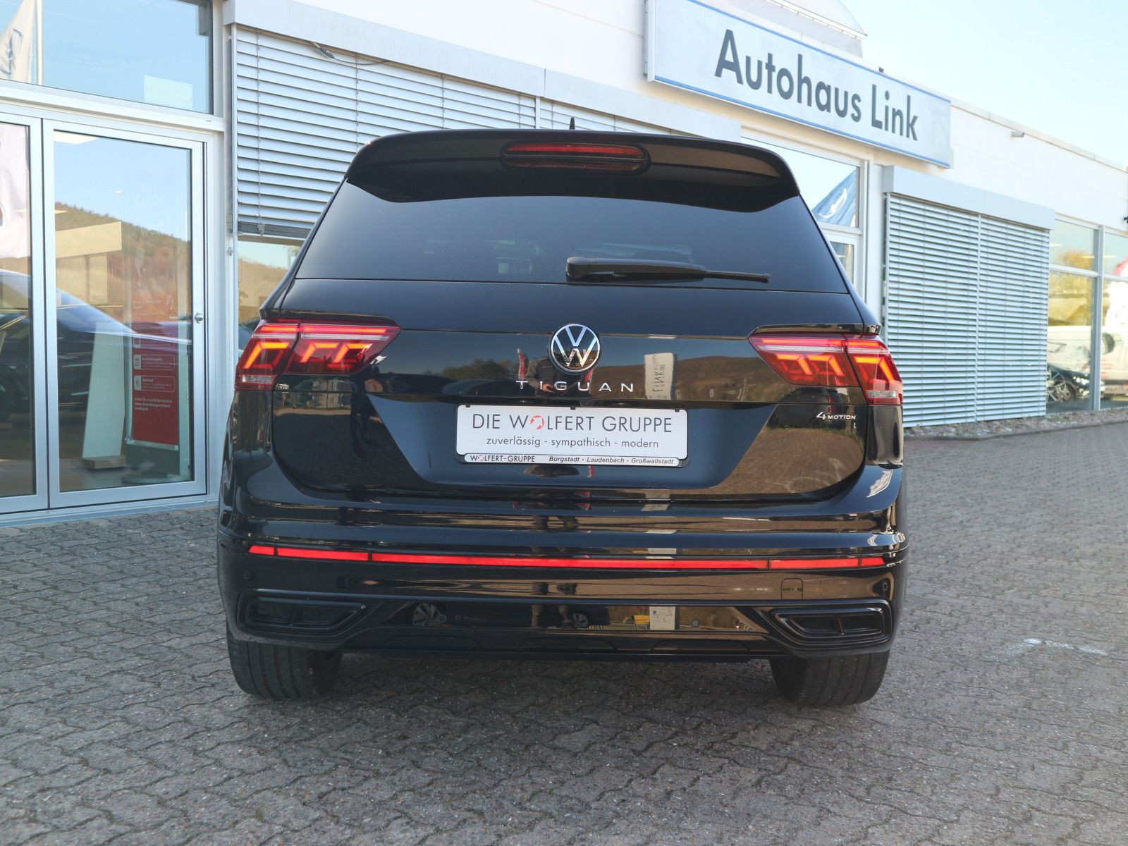 Fahrzeugabbildung Volkswagen Tiguan 2.0 TDI DSG 4M R-Line AHK STHZG RFK MATRIX
