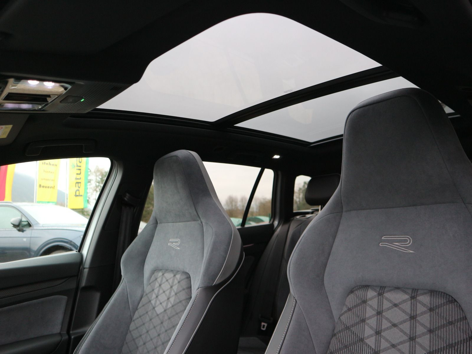 Fahrzeugabbildung Volkswagen Golf Variant R-Line 2.0 TSI DSG AHK PANO LED ACC
