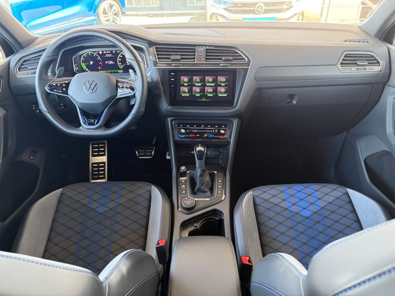 Fahrzeugabbildung Volkswagen Tiguan R 2.0 TSI 4Motion AKRA PANO HK 360°