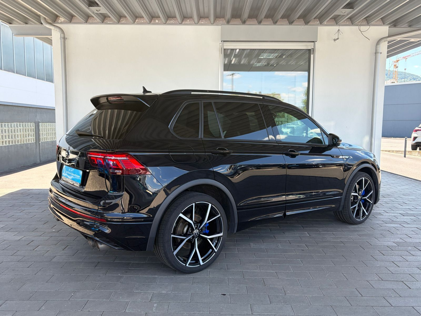 Fahrzeugabbildung Volkswagen Tiguan R 2.0 TSI 4Motion AKRA PANO HK 360°