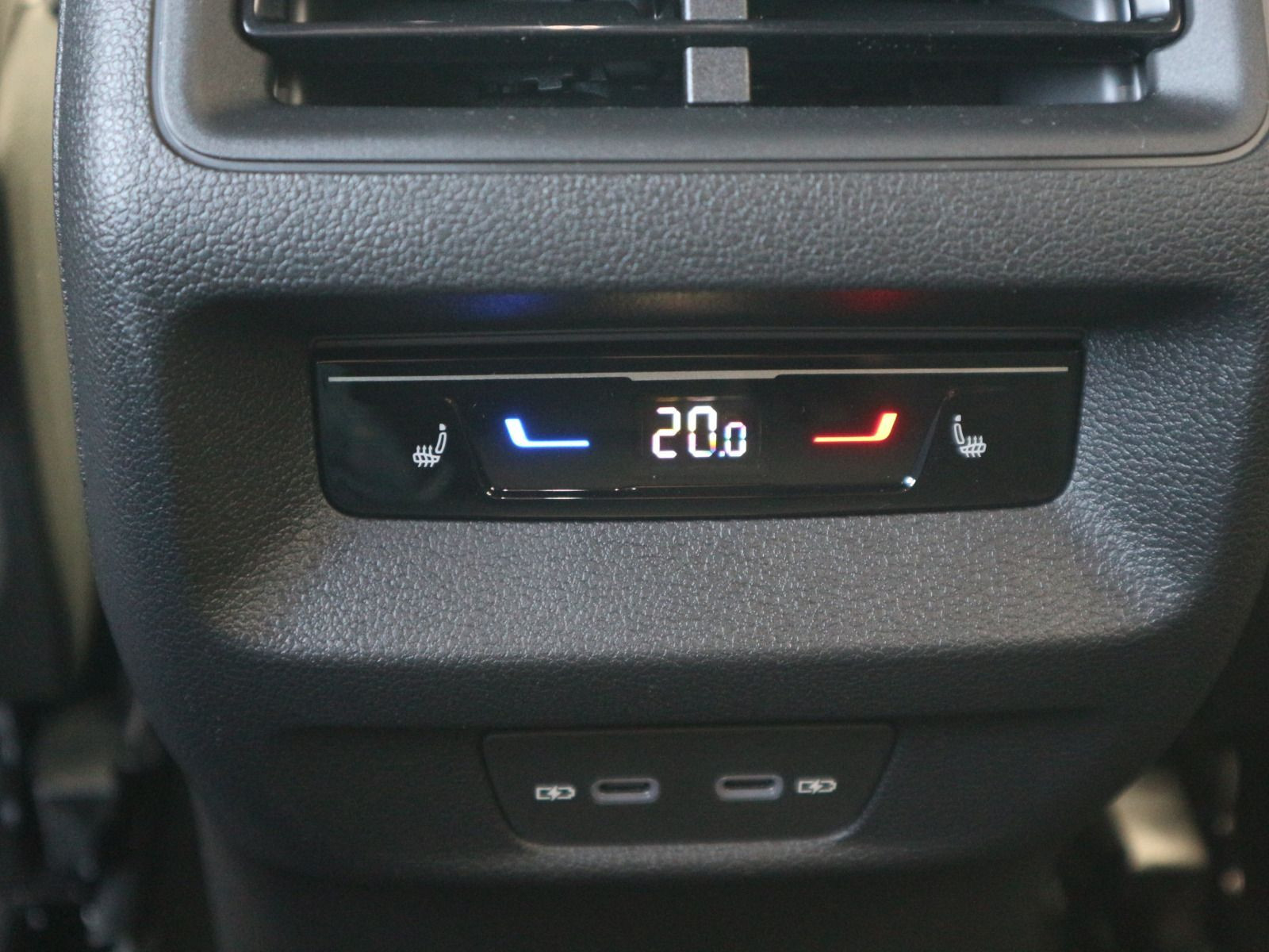 Fahrzeugabbildung Volkswagen Tayron R-Line 2,0 l TSI OPF 4MOTION (204 PS) DSG *7Sitzer*AHK*BLACKSTYLE*