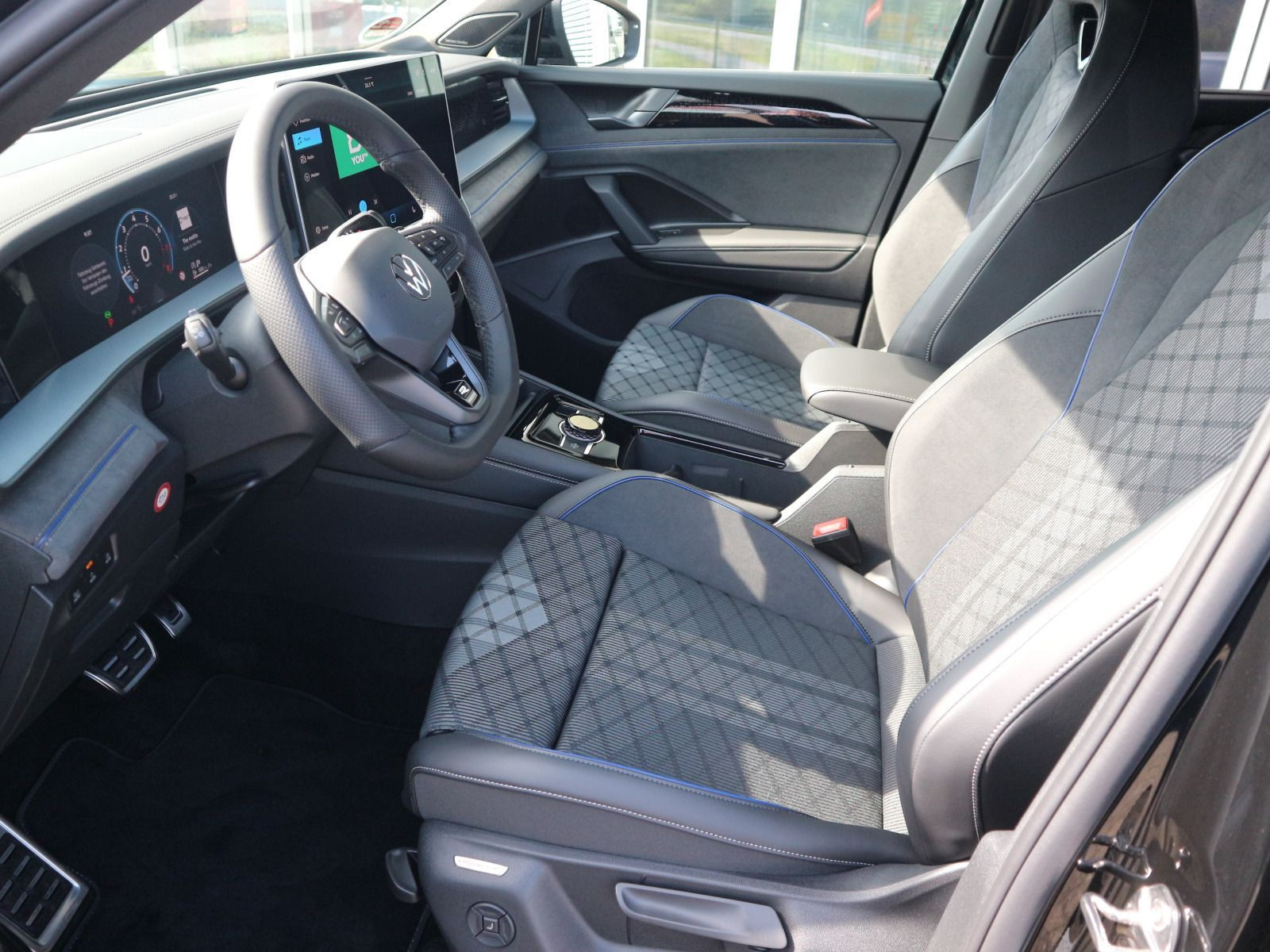 Fahrzeugabbildung Volkswagen Tayron R-Line 2,0 l TSI OPF 4MOTION (204 PS) DSG *7Sitzer*AHK*BLACKSTYLE*