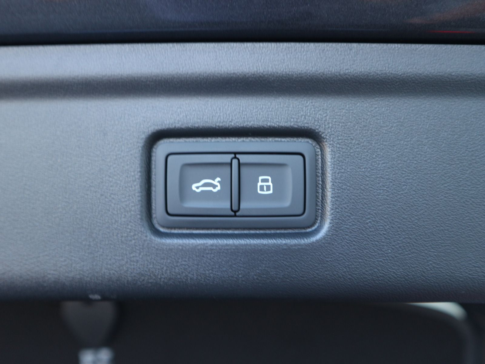 Fahrzeugabbildung Audi A6 Avant e-tron S line business*0,25%*AHK*LUFT*