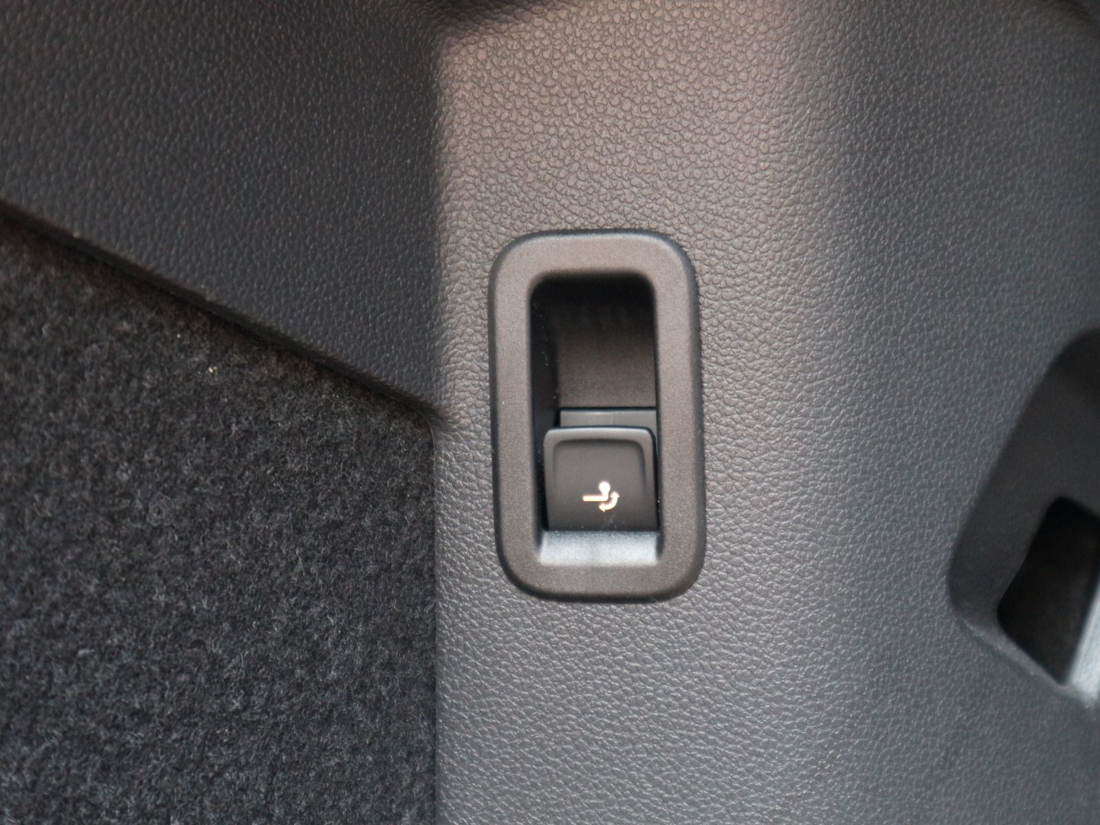 Fahrzeugabbildung Volkswagen Golf GTI 2.0 TSI DSG AHK MATRIX RFK ACC GTI