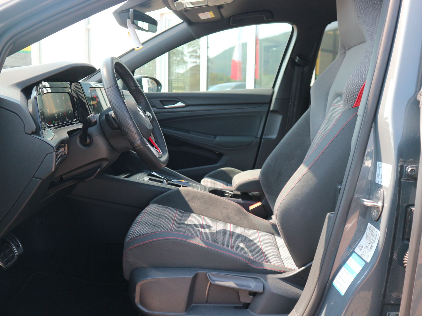 Fahrzeugabbildung Volkswagen Golf GTI 2.0 TSI DSG AHK MATRIX RFK ACC GTI