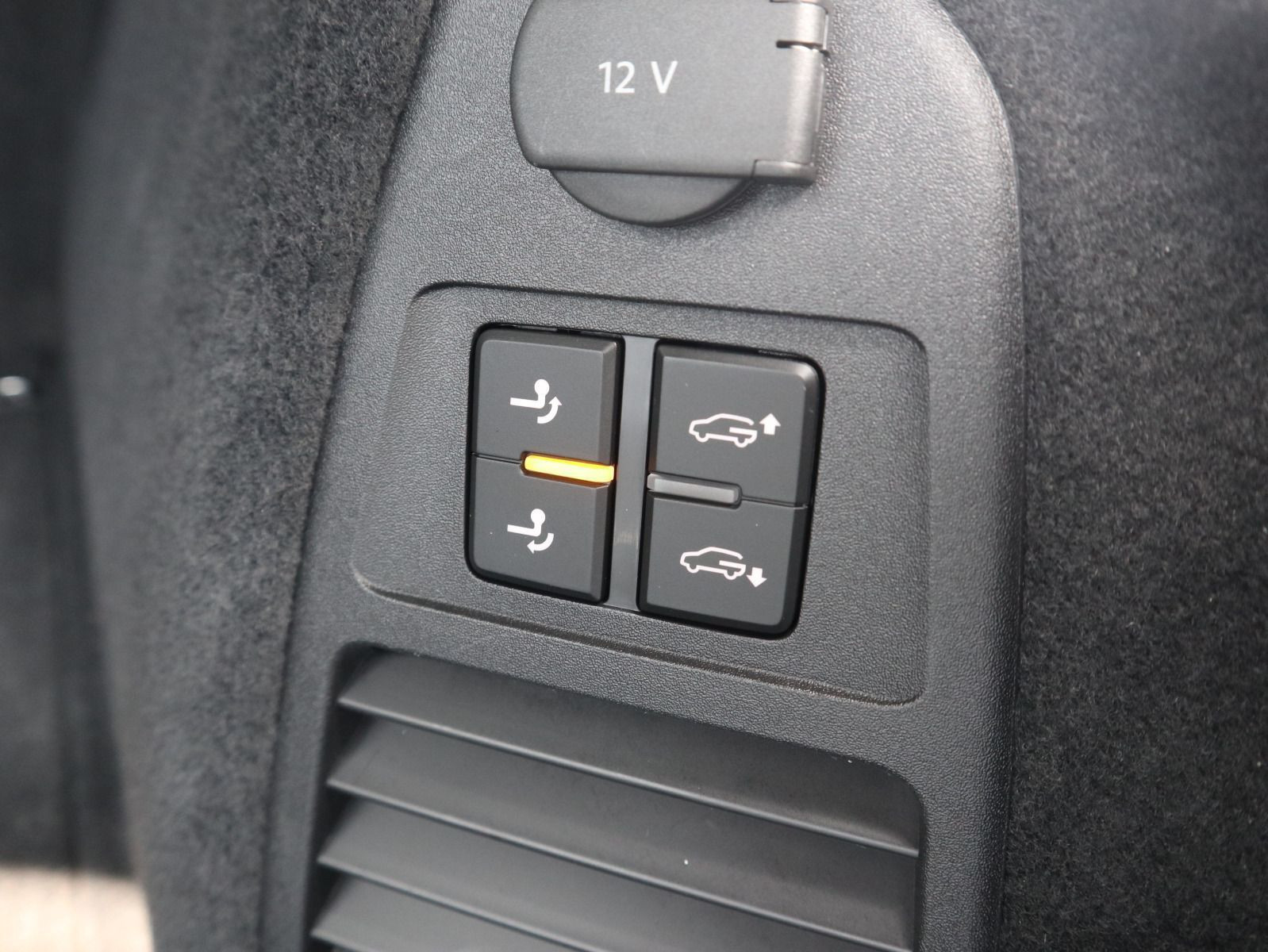 Fahrzeugabbildung Volkswagen Touareg R-Line 3.0 V6 TSI DSG 4Motion PANO AHK LUFT 360° STHZG