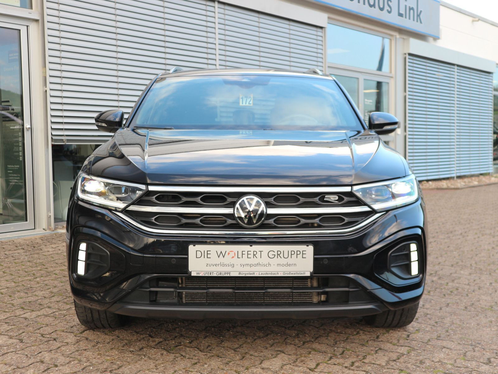 Fahrzeugabbildung Volkswagen T-Roc R-Line 2.0 DSG 4M AHK STHZG DCC ACC NAVI