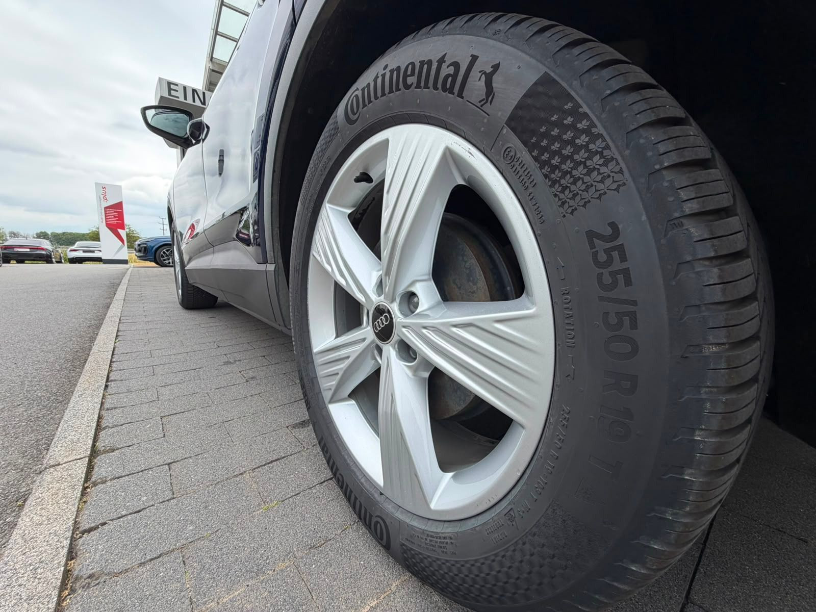 Fahrzeugabbildung Audi Q4 e-tron 35+KAMERA+HEAD UP+SPORTSITZE+NAVI PRO+