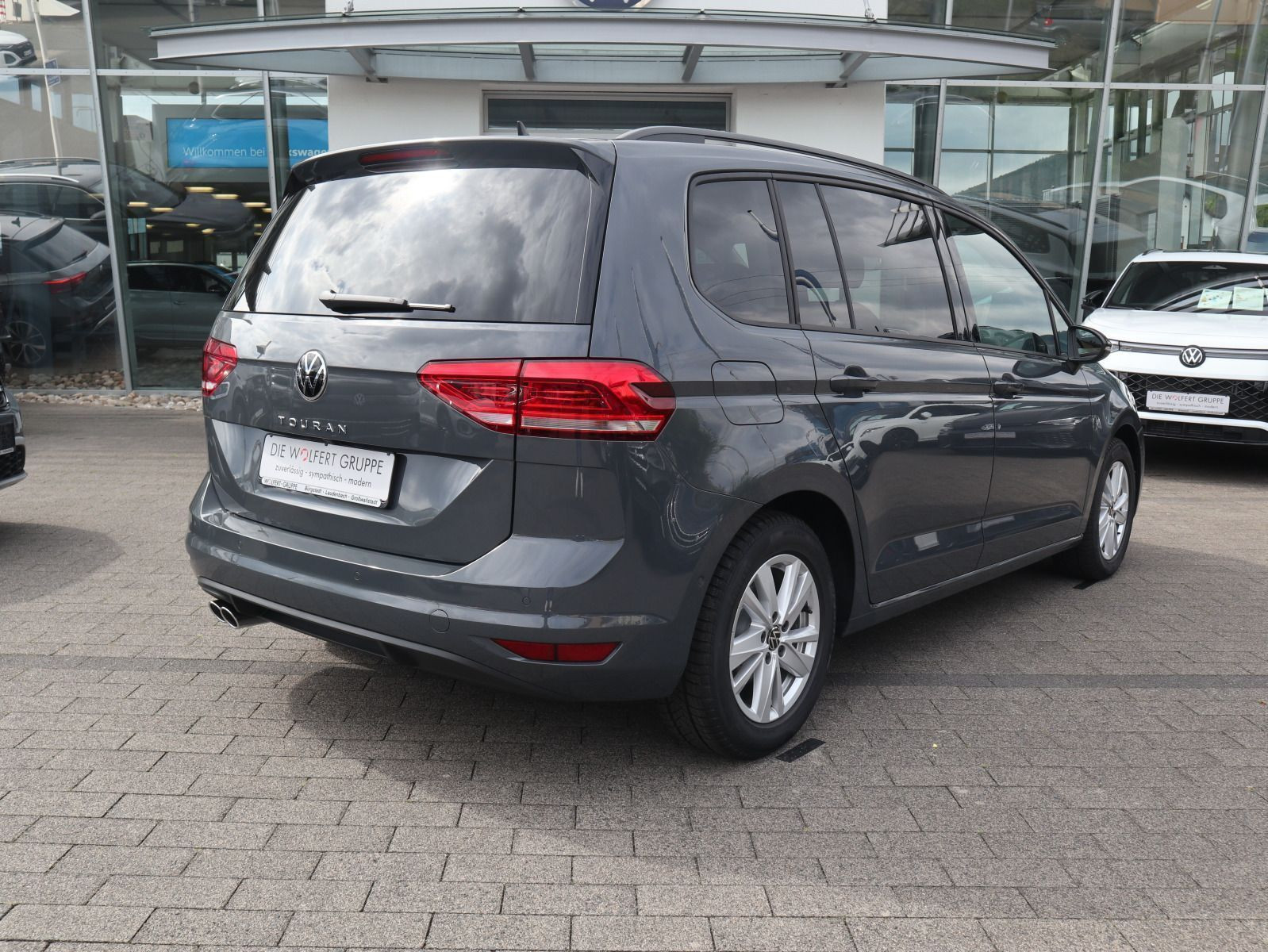 Fahrzeugabbildung Volkswagen Touran Highline 2,0 TDI SCR (150 PS) DSG*7-Sitzer*AHK*TOP*STANDHZG*WINTERRÄDER*
