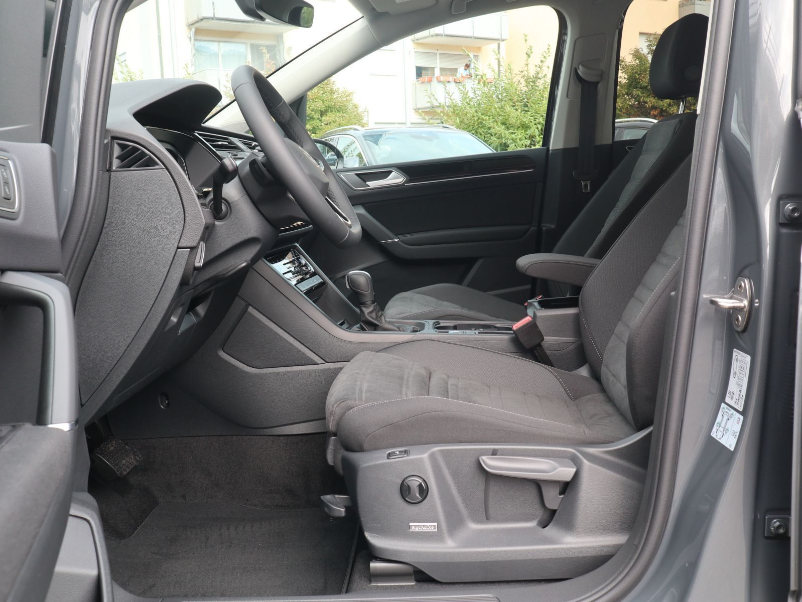 Fahrzeugabbildung Volkswagen Touran Highline 2,0 TDI SCR (150 PS) DSG*7-Sitzer*AHK*TOP*STANDHZG*WINTERRÄDER*