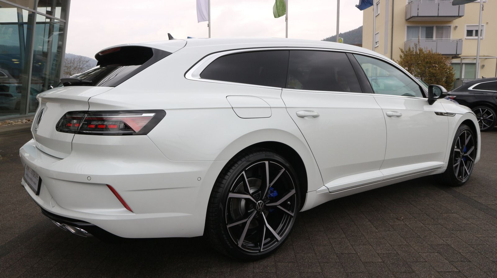 Fahrzeugabbildung Volkswagen Arteon R Shooting Brake 2,0 l TSI OPF 4MOTION (320 PS) DSG*AHK*Harman Kardon*Lederpaket*