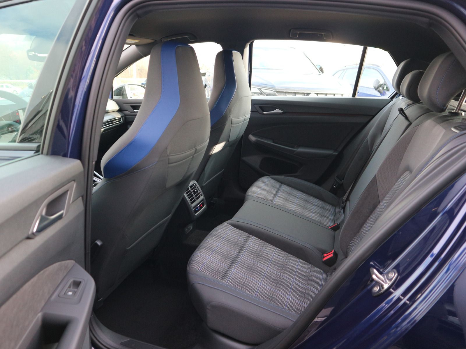 Fahrzeugabbildung Volkswagen Golf GTE 1,4 l eHybrid OPF (150 PS)/(110 PS) DSG *BlackStyle*