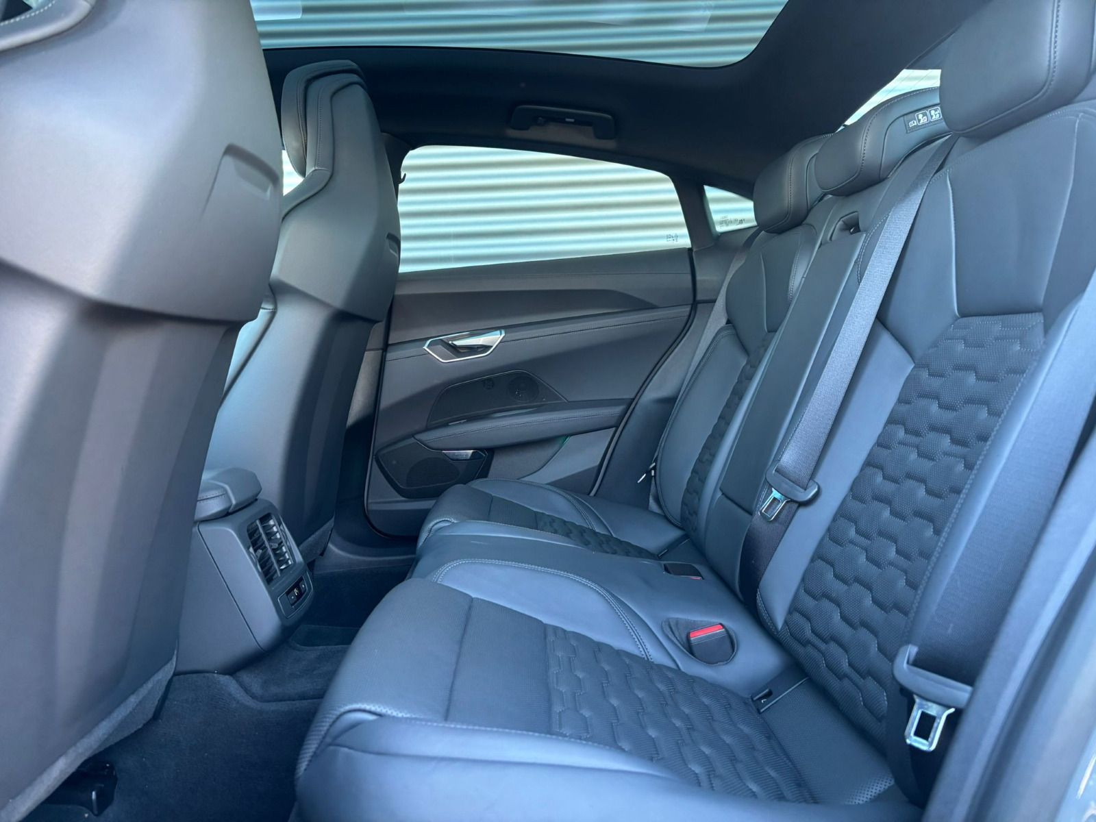 Fahrzeugabbildung Audi RS e-tron GT +INDIVIDUA. LACK+KERAMIK+PRO SITZE+