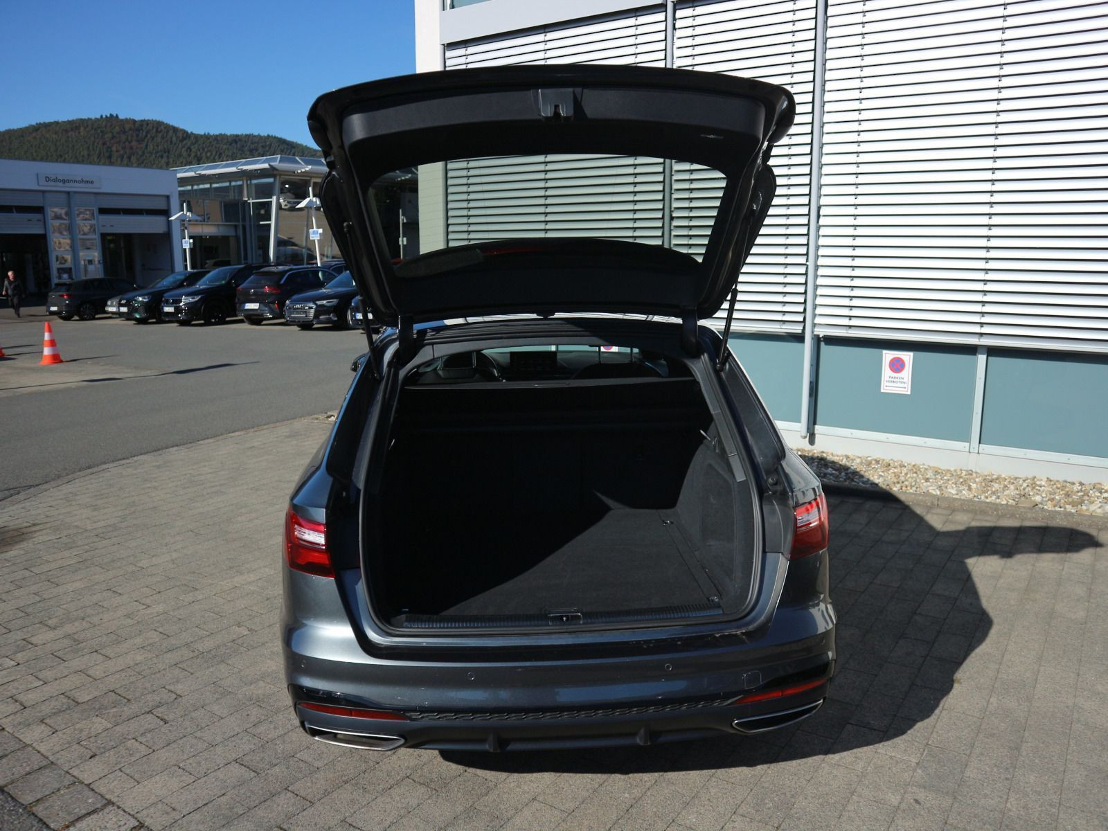 Fahrzeugabbildung Audi A4 40 TDI S line AHK*SPORTSITZE