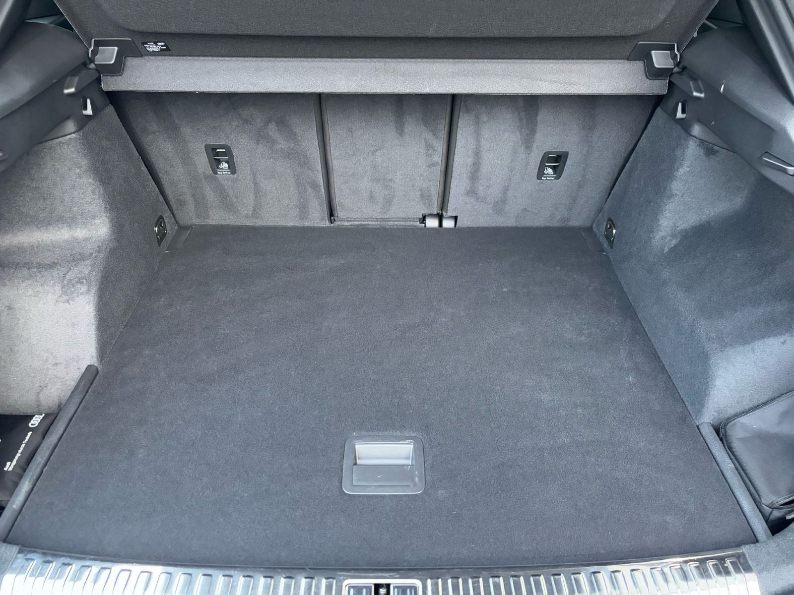 Fahrzeugabbildung Audi Q3 35 TFSI S-LINE+AHK+STANDHEIZ.+ACC+WINTERRÄDER