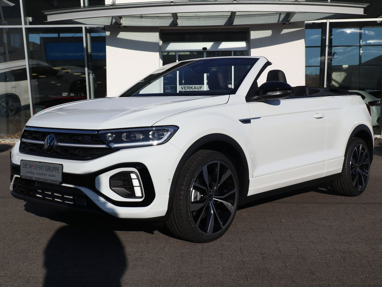 Fahrzeugabbildung Volkswagen T-Roc Cabriolet R-Line 1.5 l TSI OPF (150 PS) DSG*WINTERRÄDER*BLACKSTYLE*IQ-LIGHT*