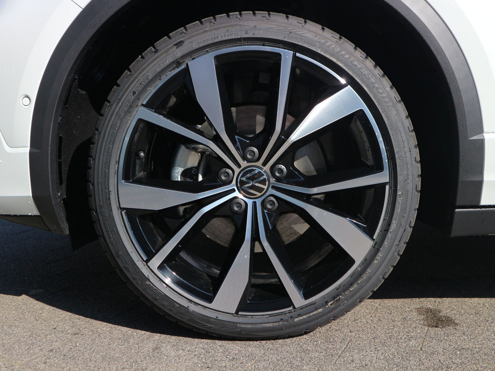 Fahrzeugabbildung Volkswagen T-Roc Cabriolet R-Line 1.5 l TSI OPF (150 PS) DSG*WINTERRÄDER*BLACKSTYLE*IQ-LIGHT*