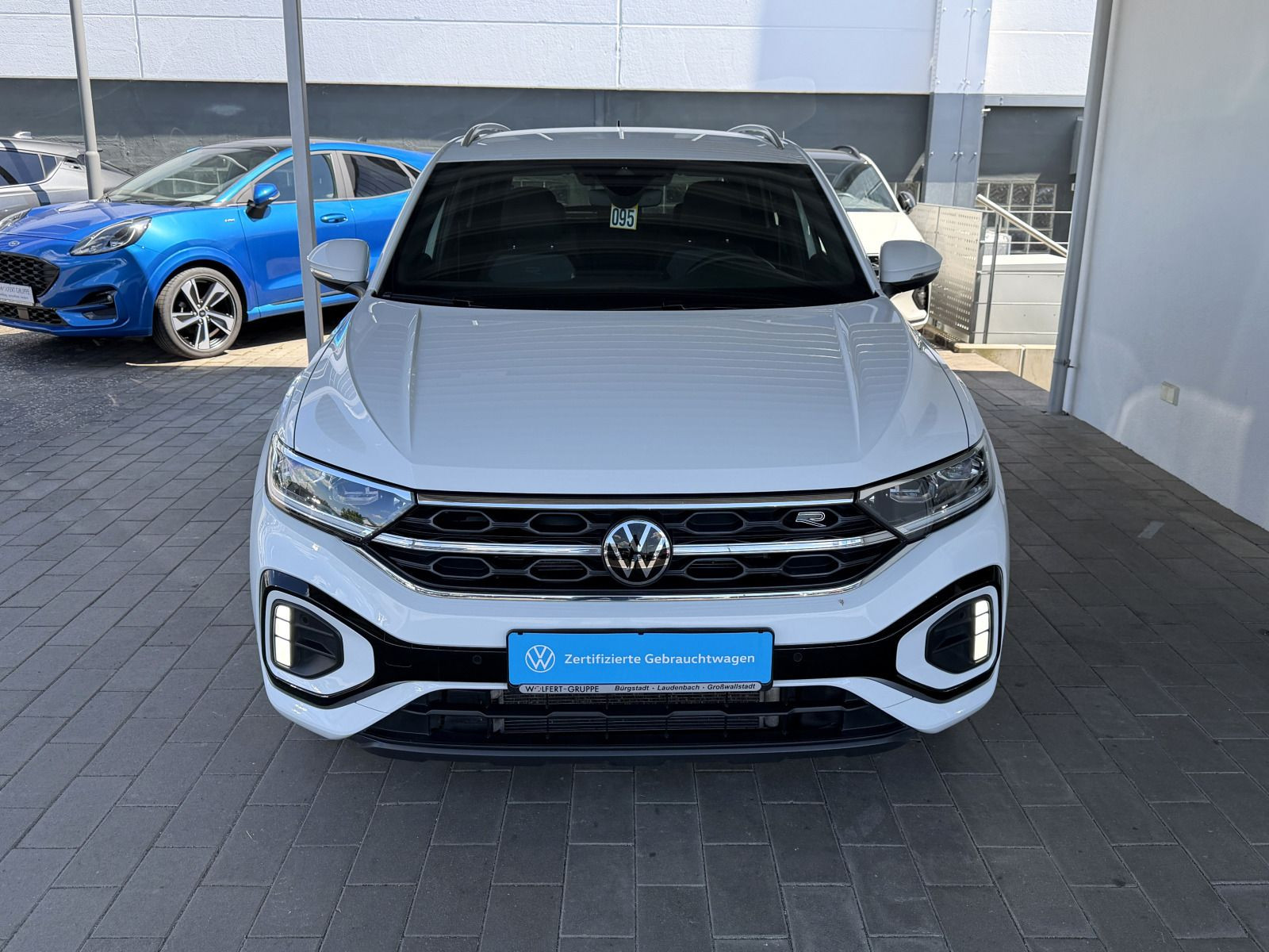 Fahrzeugabbildung Volkswagen T-Roc R-Line 1.5 TSI DSG STHZG AHK RFK NAVI ACC