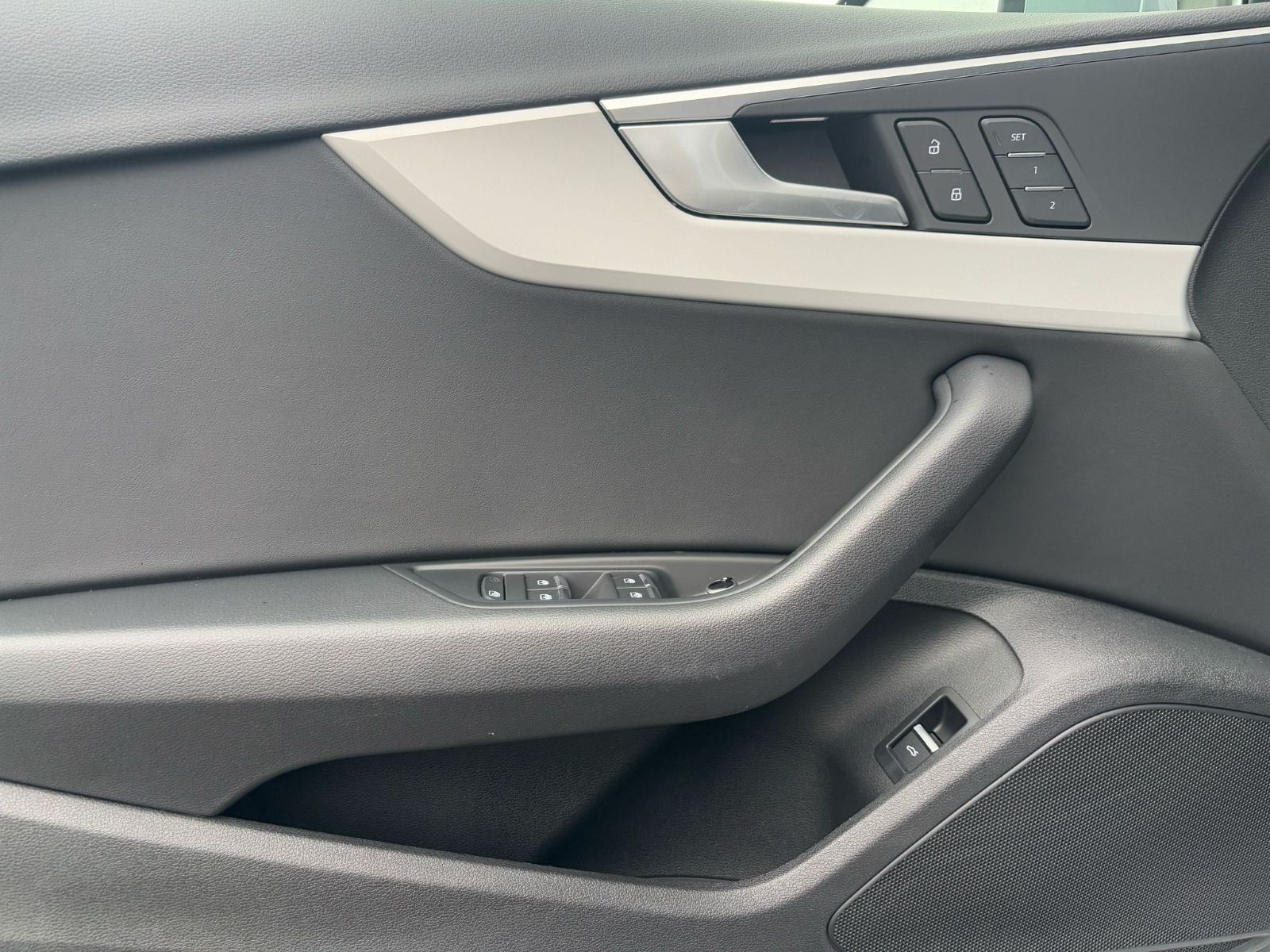 Fahrzeugabbildung Audi A4 Avant 40 TFSI ADVANCED QU.+WINTERRÄDER+EL SIT
