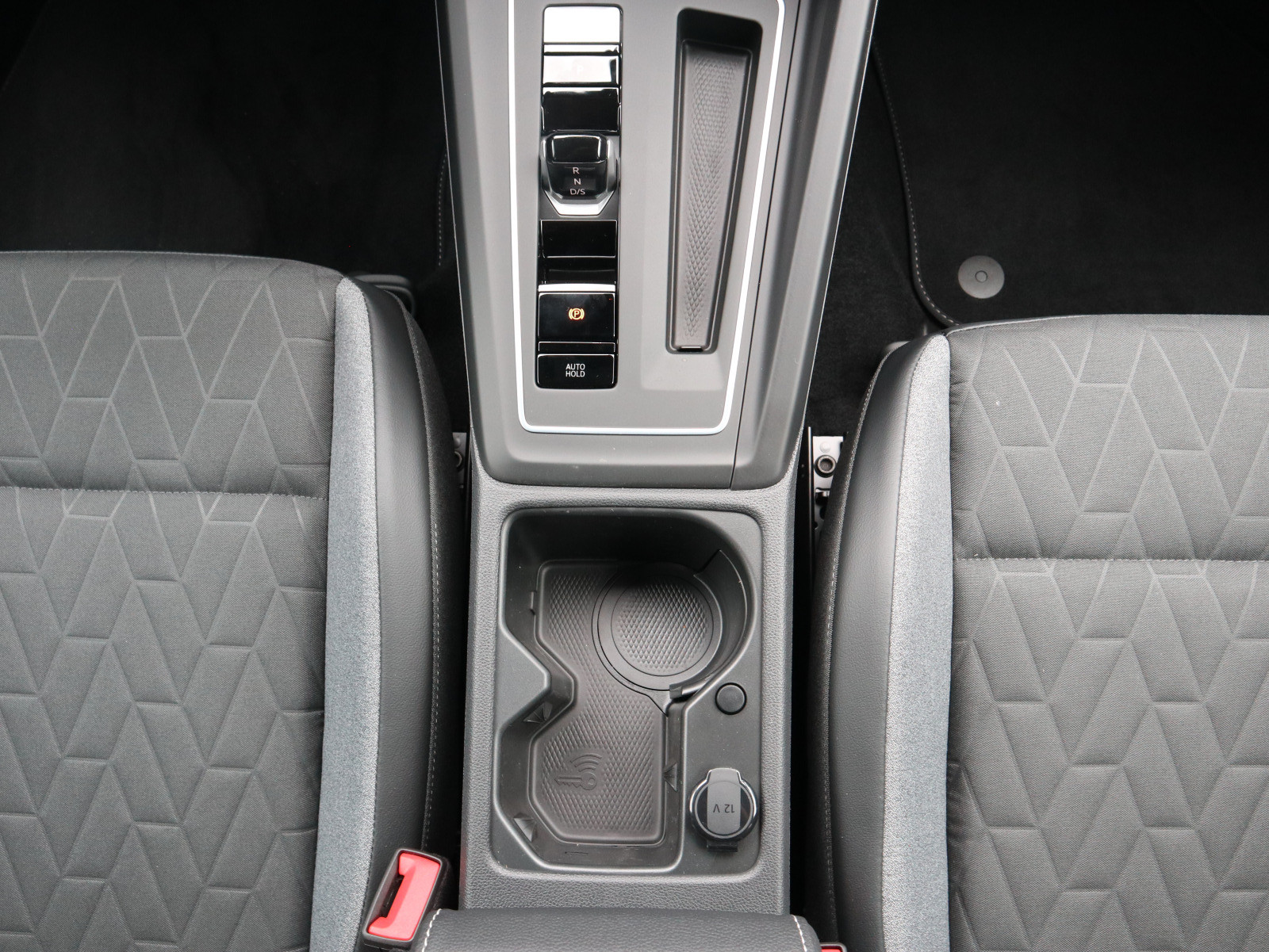 Fahrzeugabbildung Volkswagen Golf Energy 1.5 eTSI DSG NAVI LED PLUS 5J GARANTIE