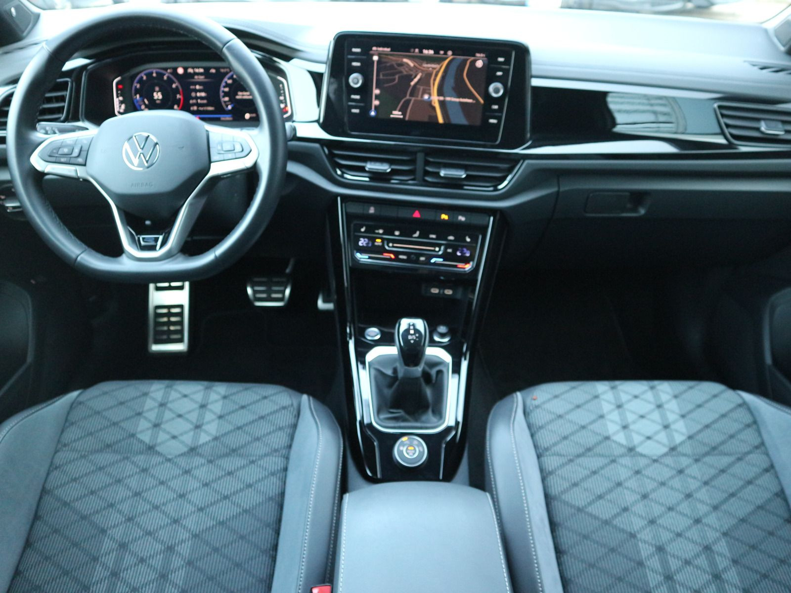 Fahrzeugabbildung Volkswagen T-Roc R-Line 2.0 TSI 4M DSG AHK BEATS RFK ACC NAVI 19