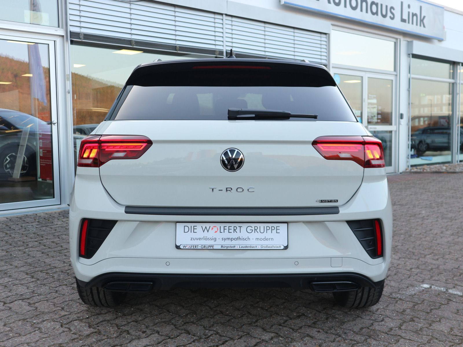 Fahrzeugabbildung Volkswagen T-Roc R-Line 2.0 TSI 4M DSG AHK BEATS RFK ACC NAVI 19